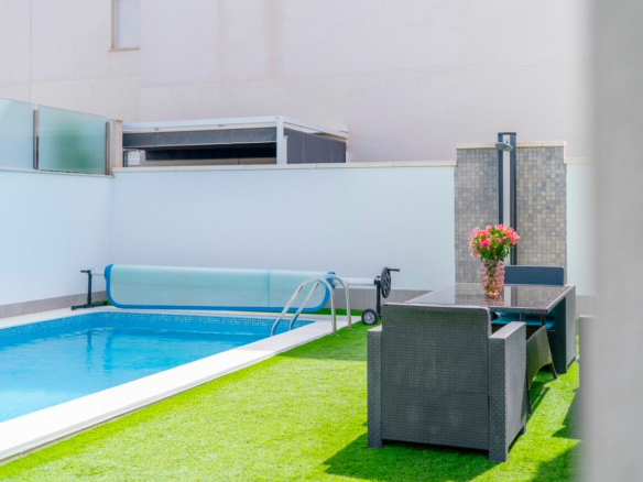 5-bedroom Villa In Torrevieja, Spain (194 M²)