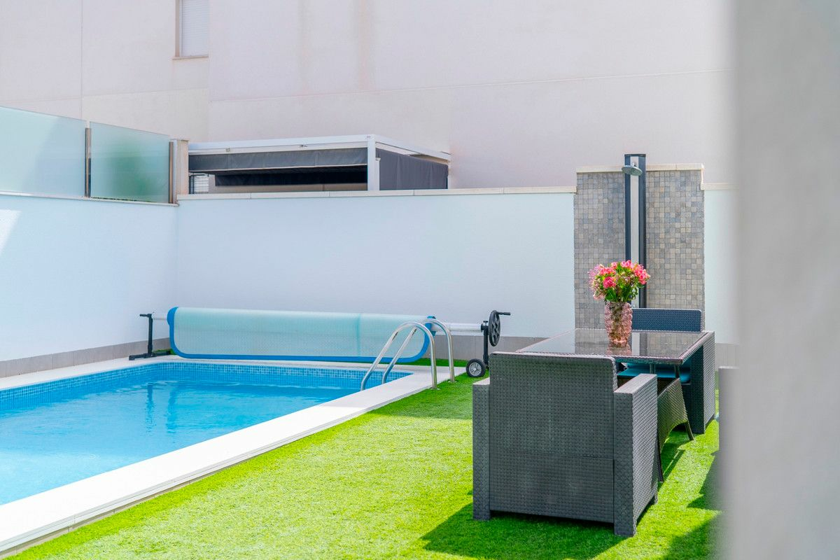 5-bedroom Villa In Torrevieja, Spain (194 M²)