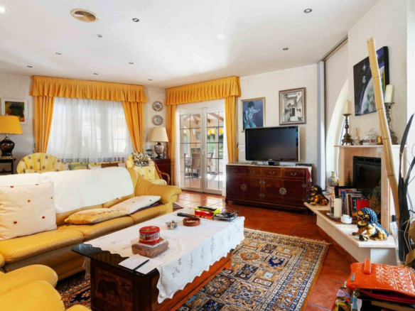 3-bedroom Villa In Cabo Roig, Spain (340 M²)