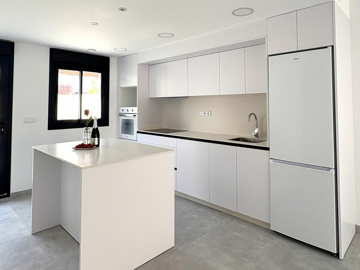 2-bedroom House In Cox, Spain (81 M²)