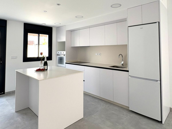 2-bedroom House In Cox, Spain (81 M²)
