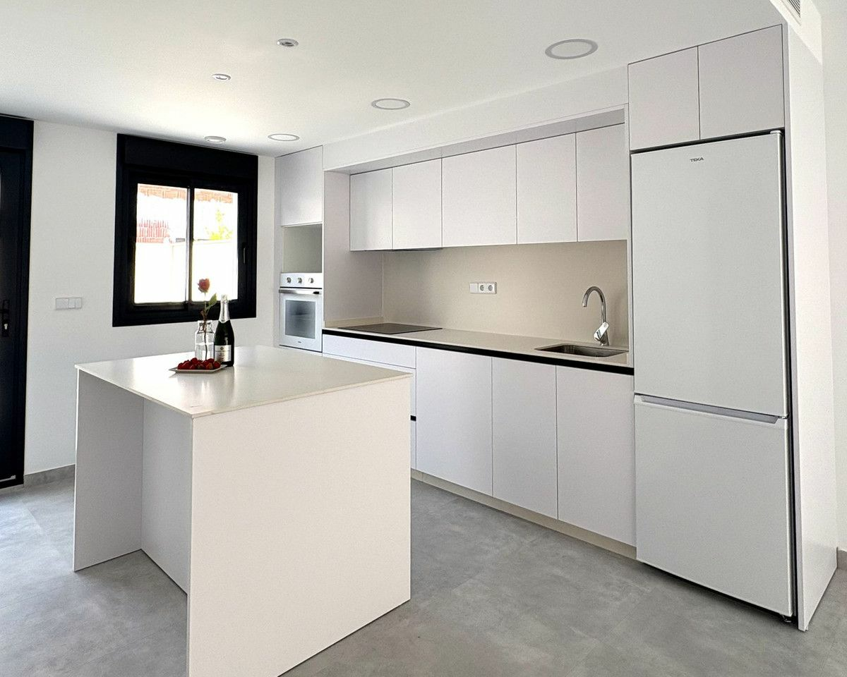 2-9-b4aaed 2-bedroom House In Cox, Spain (81 M²)