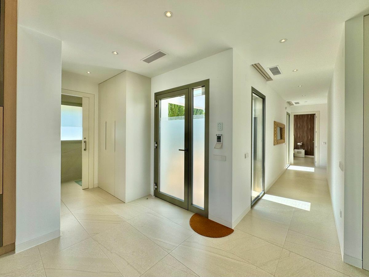 3-bedroom Villa In Orihuela, Spain (200 M²)