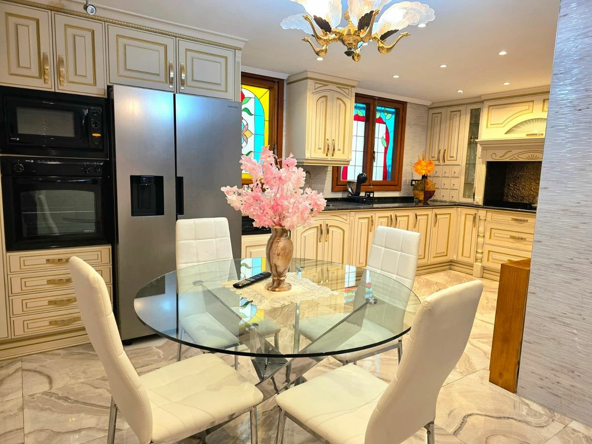 3-bedroom Apartment In Alicante, Spain (167 M²)