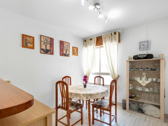 3-bedroom Villa In Torrevieja, Spain (77 M²)