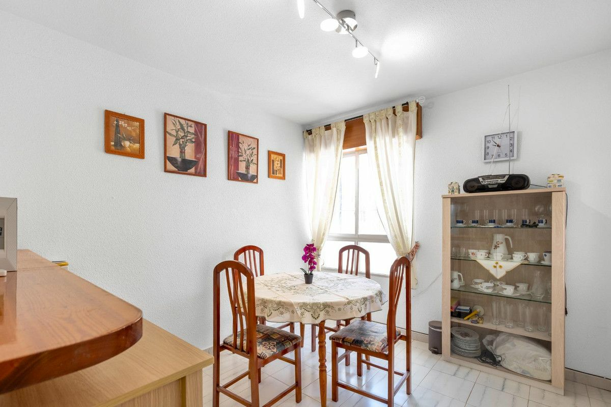 3-bedroom Villa In Torrevieja, Spain (77 M²)
