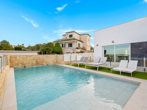 4-bedroom Villa In Algorfa, Spain (216 M²)