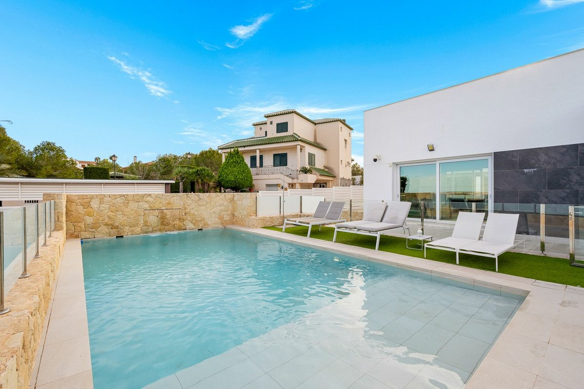 4-bedroom Villa In Algorfa, Spain (216 M²)