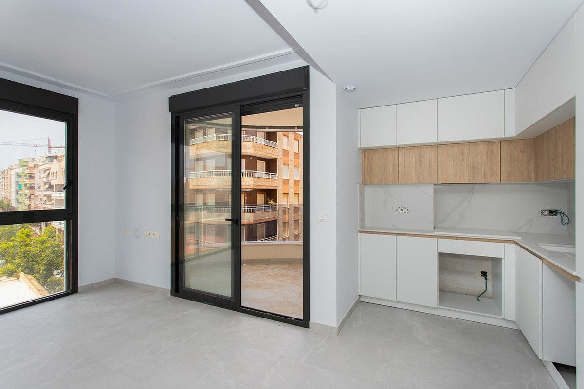 2-bedroom Apartment In Torrevieja, Spain (86 M²)