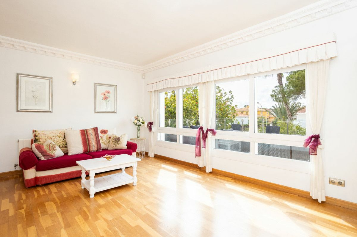 8-bedroom Villa In Orihuela Costa, Spain (446 M²)
