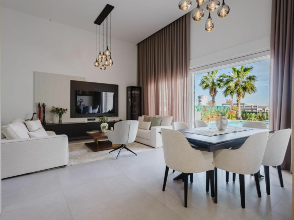 4-bedroom Villa In Algorfa, Spain (362 M²)