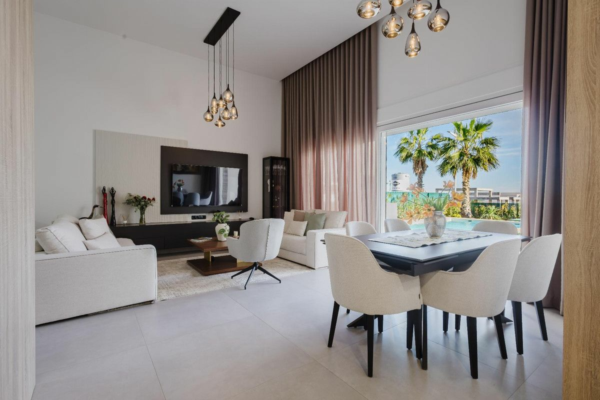 4-bedroom Villa In Algorfa, Spain (362 M²)