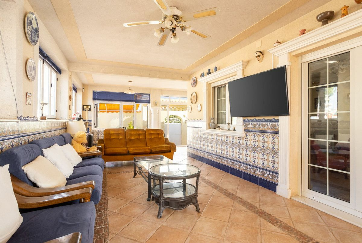 4-bedroom Villa In Orihuela Costa, Spain (271 M²)