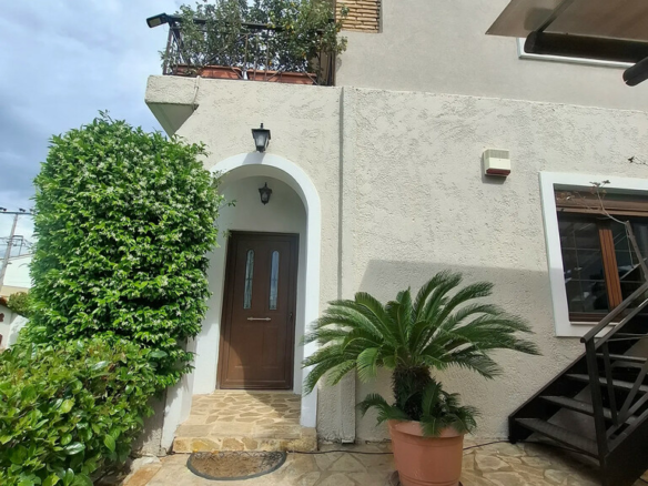 2-bedroom Detached House In Com. Skalas Oropou, Greece (165 M²)