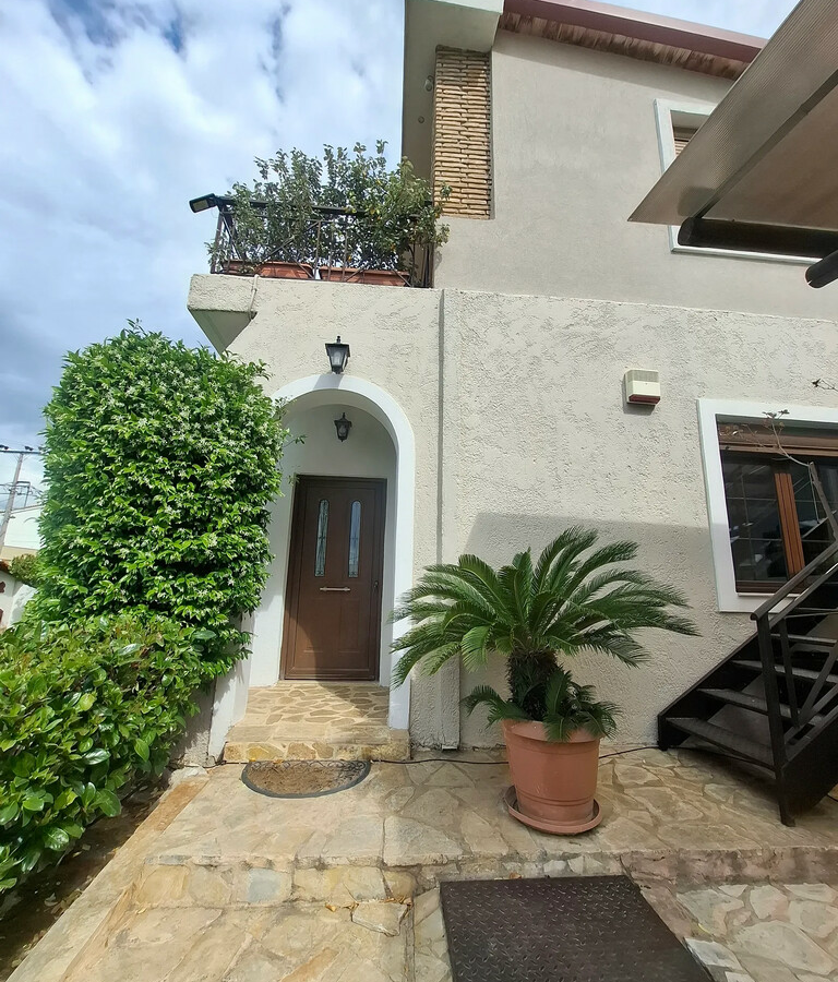 2-bedroom Detached House In Com. Skalas Oropou, Greece (165 M²)