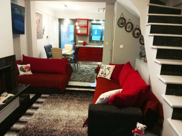 Maisonette 82 M2 In Saronikos, Greece