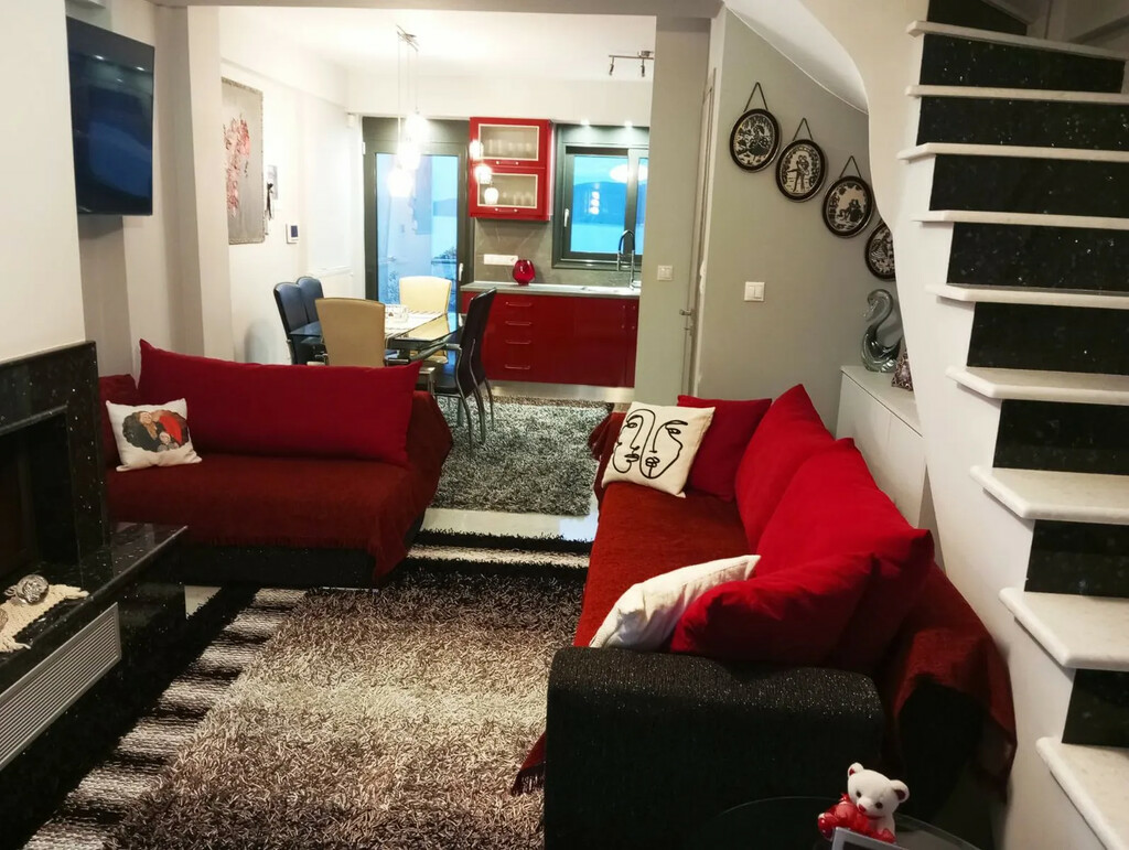 Maisonette 82 M2 In Saronikos, Greece