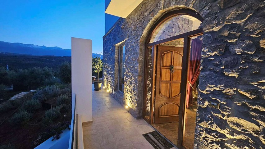 Villa 336 M2 In Vamos, Greece