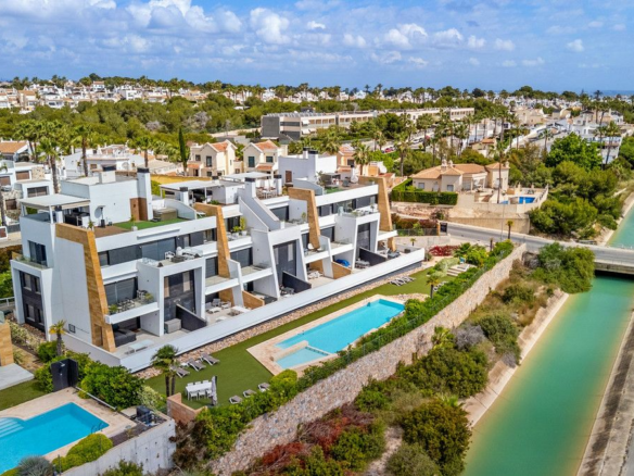 2-bedroom Apartment In Orihuela Costa, Spain (61 M²)