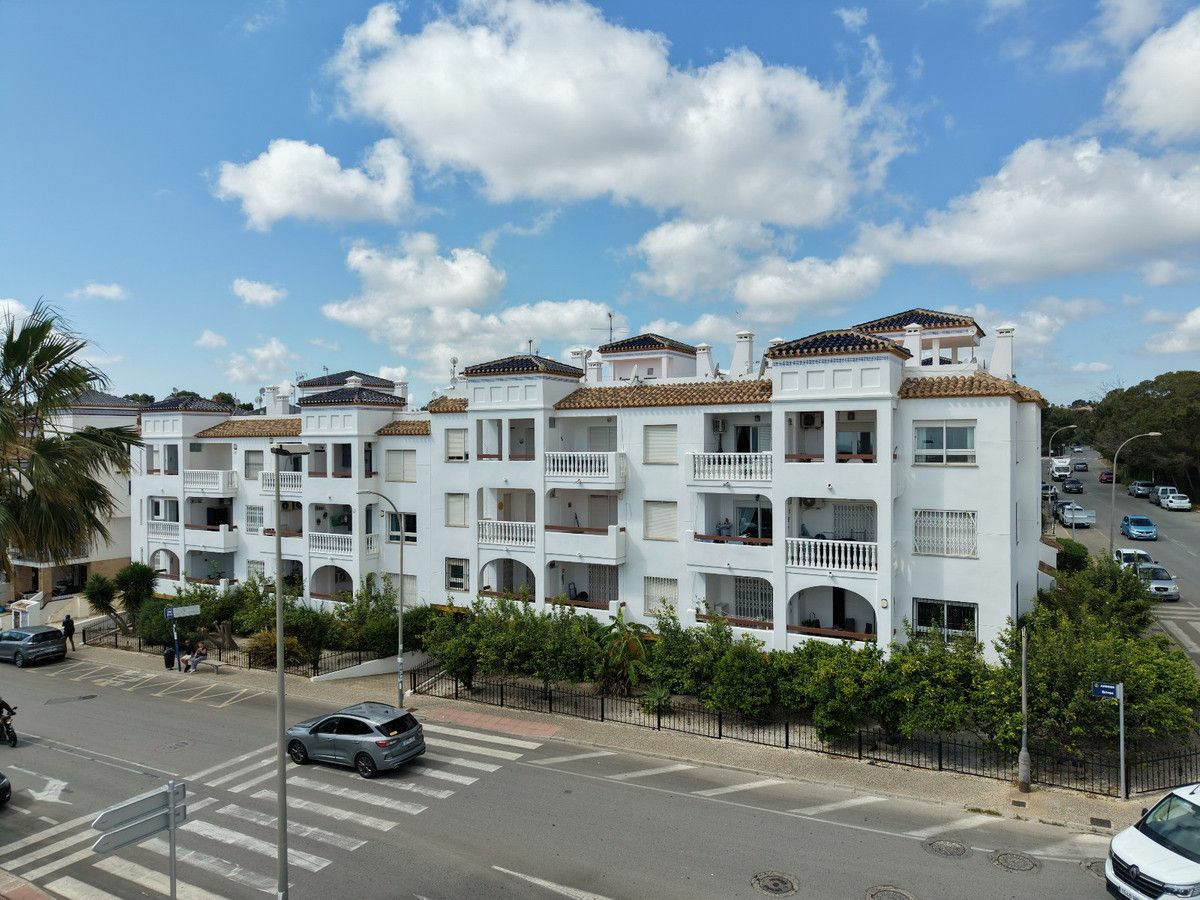 2-bedroom Apartment In Orihuela Costa, Spain (71 M²)