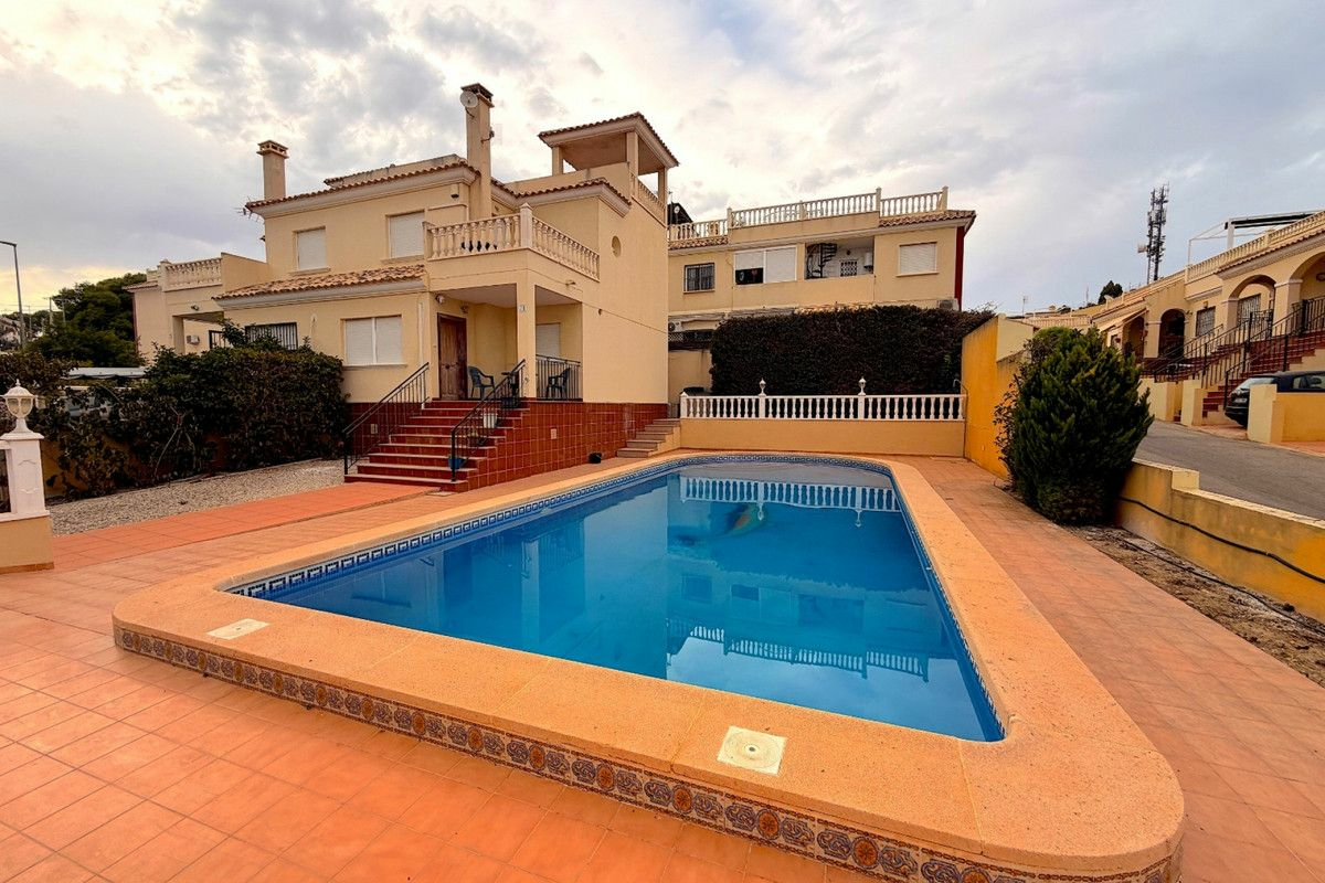 Villa In Algorfa