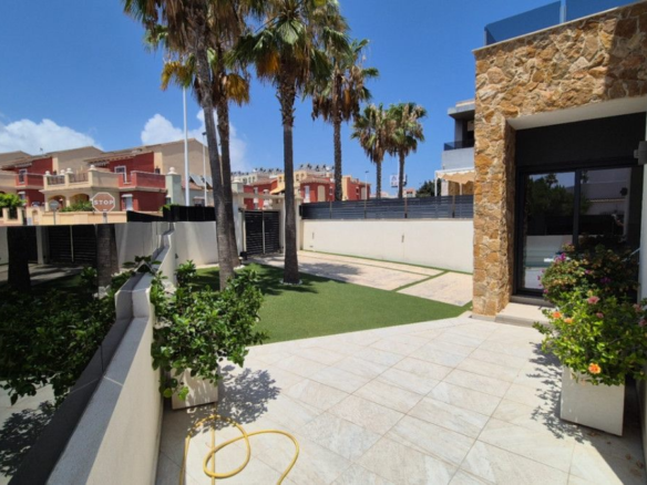 4-bedroom Villa In Torrevieja, Spain (205 M²)