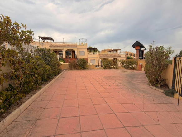 Villa In Algorfa