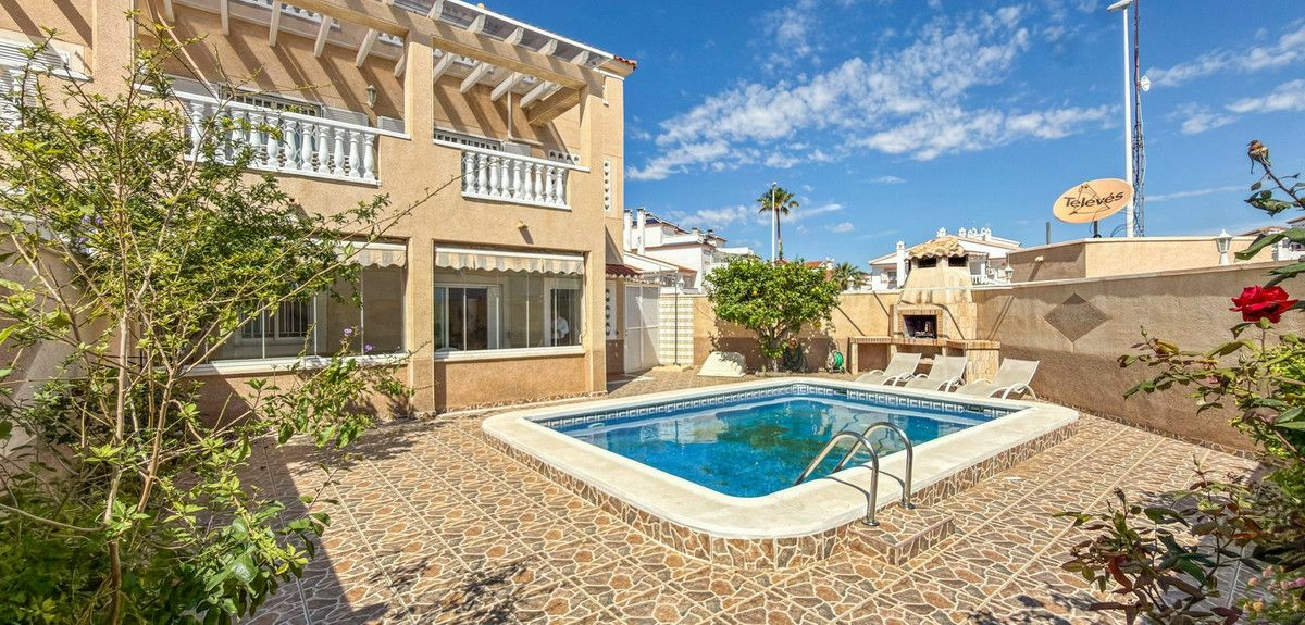3-bedroom Apartment In Orihuela Costa, Spain (102 M²)