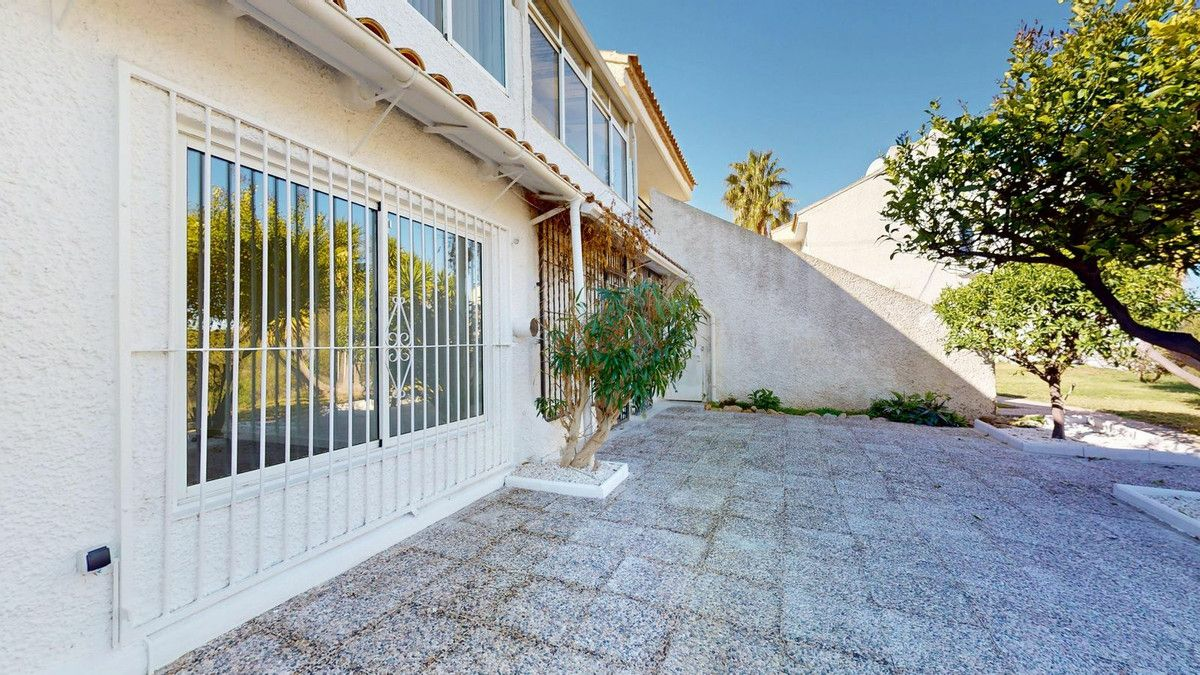 2-bedroom Apartment In Orihuela Costa, Spain (58 M²)