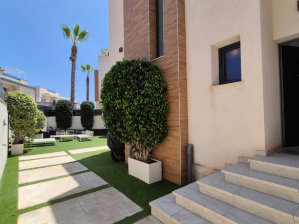4-bedroom Villa In Torrevieja, Spain (205 M²)