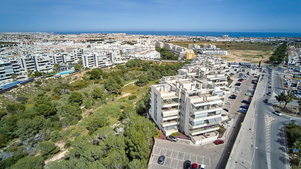 2-bedroom Apartment In Orihuela Costa, Spain (91 M²)
