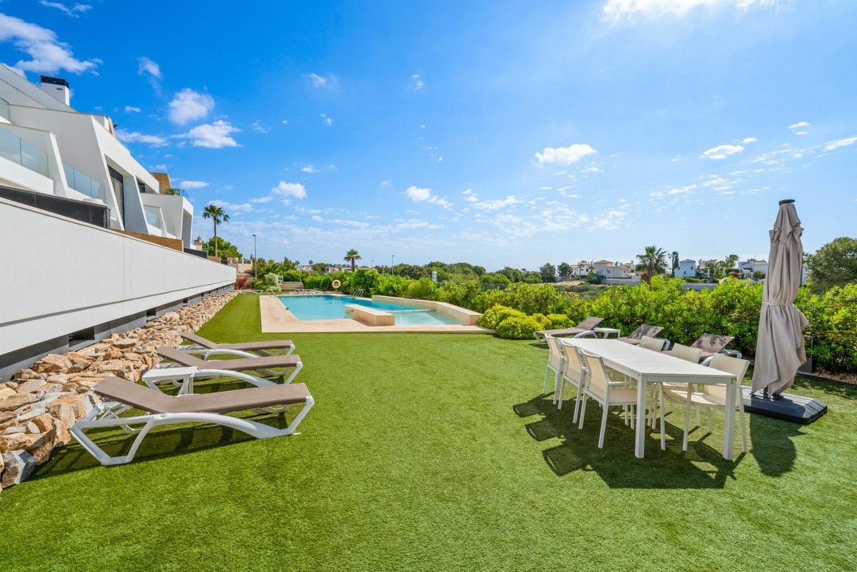 2-bedroom Apartment In Orihuela Costa, Spain (61 M²)