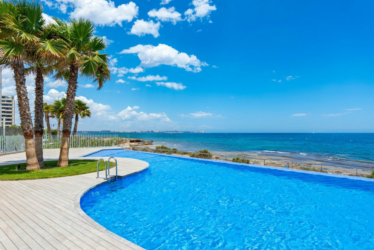 3-bedroom Apartment In Orihuela Costa, Spain (95 M²)
