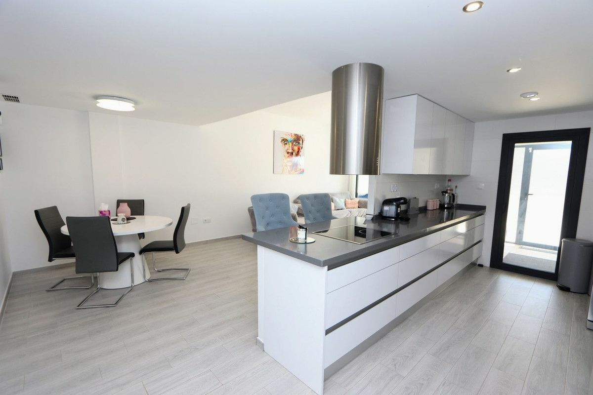 3-bedroom Apartment In Orihuela Costa, Spain (98 M²)