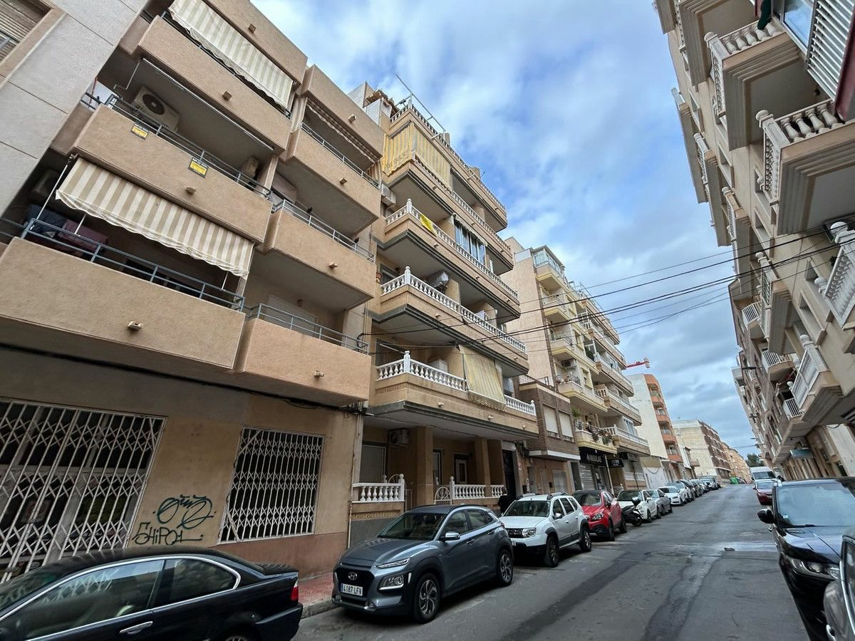2-bedroom Apartment In Torrevieja, Spain (60 M²)