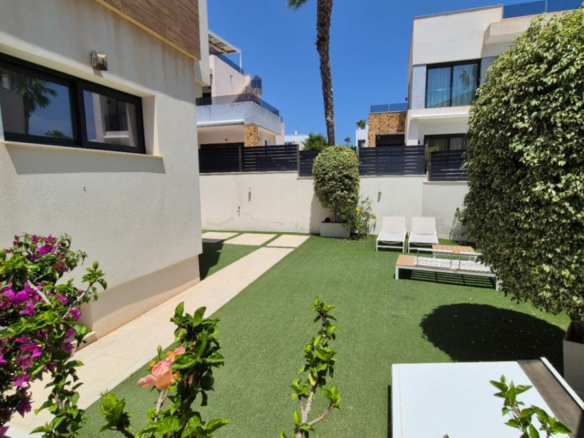 4-bedroom Villa In Torrevieja, Spain (205 M²)