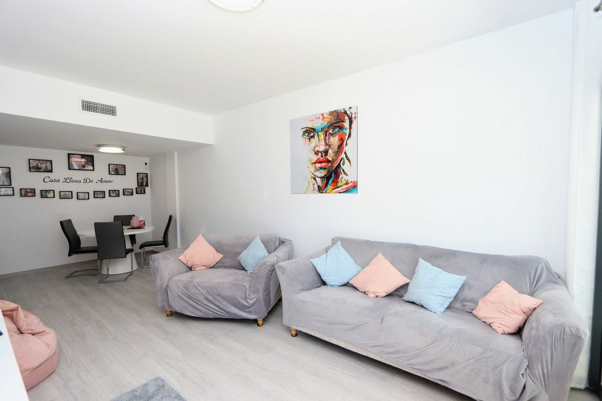 3-bedroom Apartment In Orihuela Costa, Spain (98 M²)
