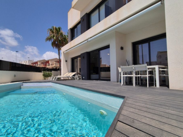 4-bedroom Villa In Torrevieja, Spain (205 M²)