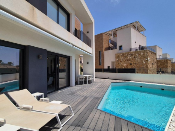 4-bedroom Villa In Torrevieja, Spain (205 M²)