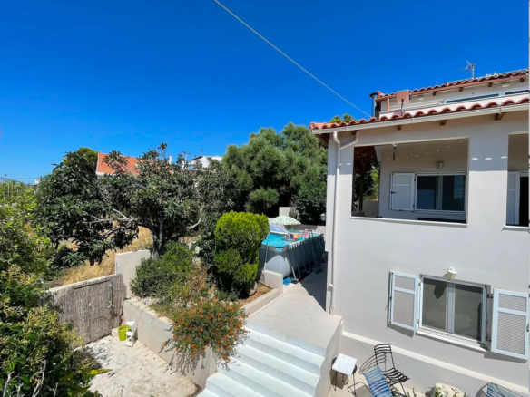 Maisonette In Artemida (loutsa), Greece (250 M²)
