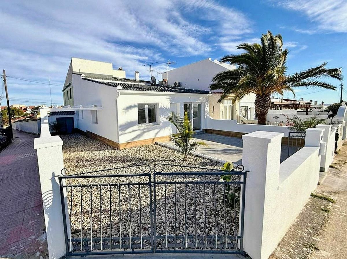 3-bedroom Villa In Rojales, Spain (80 M²)