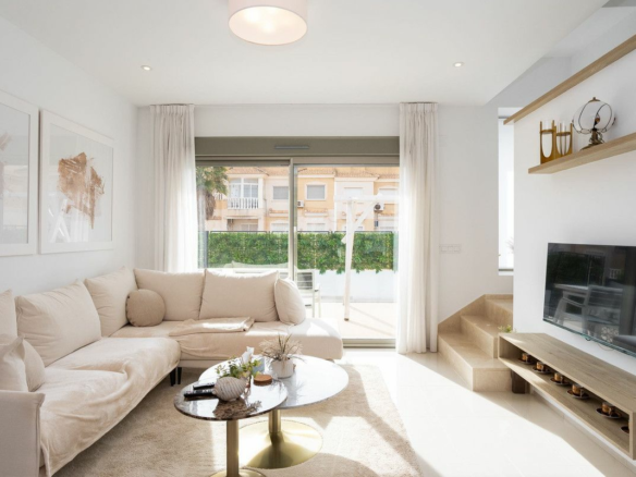 4-bedroom Villa In Los Alcázares, Spain (141 M²)