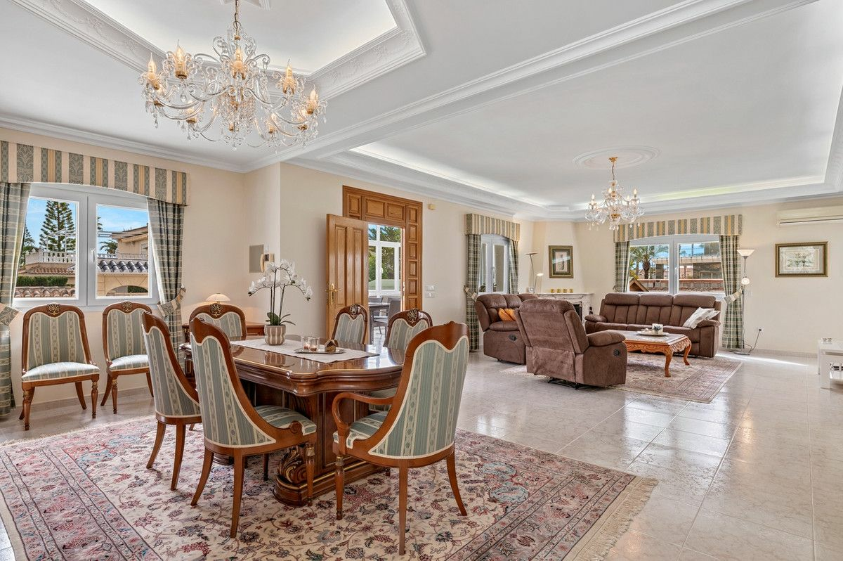 4-bedroom Villa In Rojales, Spain (292 M²)