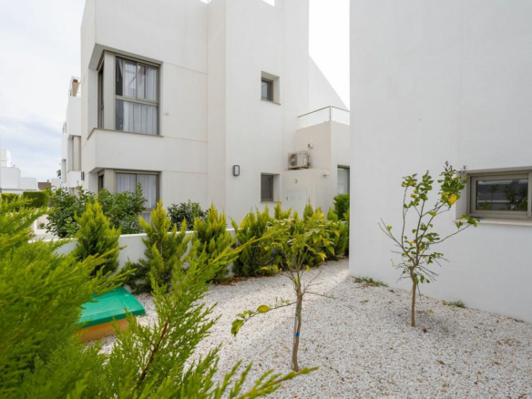 4-bedroom Villa In Los Alcázares, Spain (141 M²)