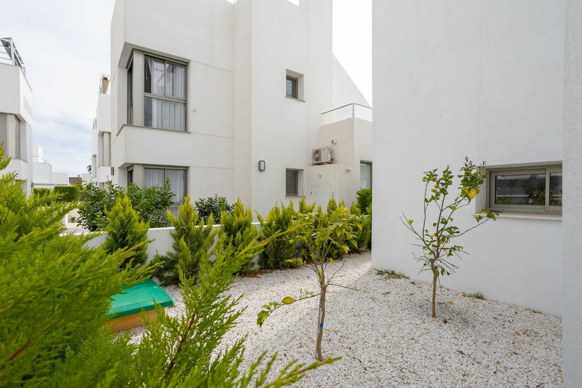 4-bedroom Villa In Los Alcázares, Spain (141 M²)