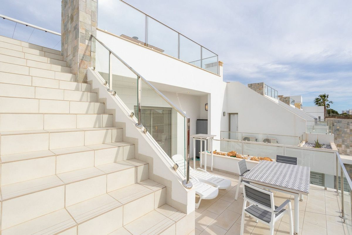 4-bedroom Villa In Los Alcázares, Spain (141 M²)