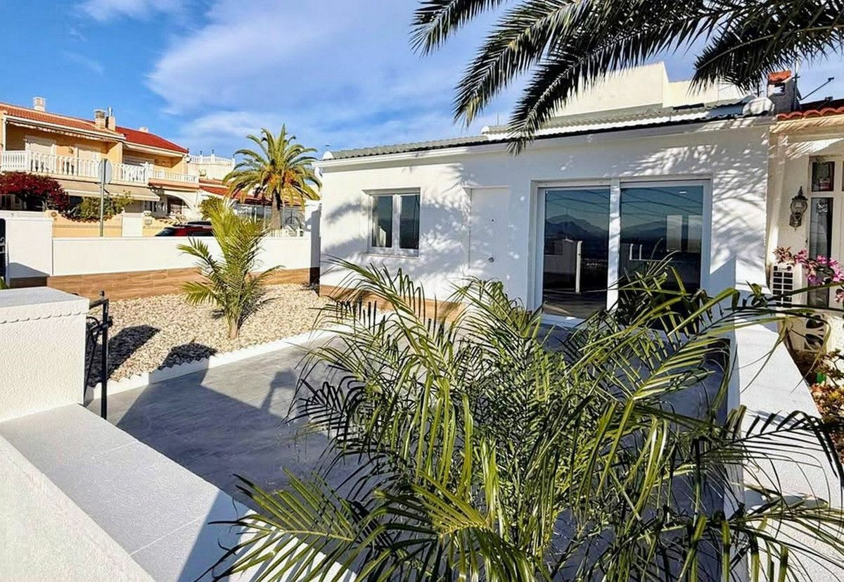 3-bedroom Villa In Rojales, Spain (80 M²)