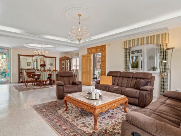 4-bedroom Villa In Rojales, Spain (292 M²)