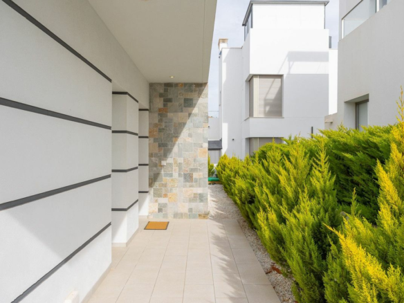4-bedroom Villa In Los Alcázares, Spain (141 M²)