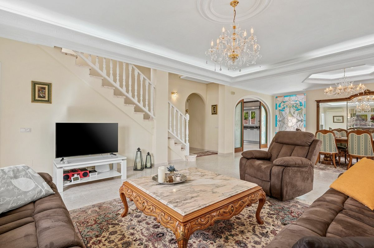 4-bedroom Villa In Rojales, Spain (292 M²)